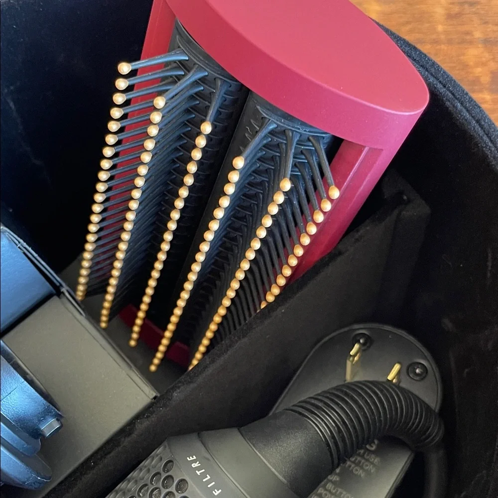 Dyson Airwrap i.d. Styler in Red and Gold. Straight+wavy.